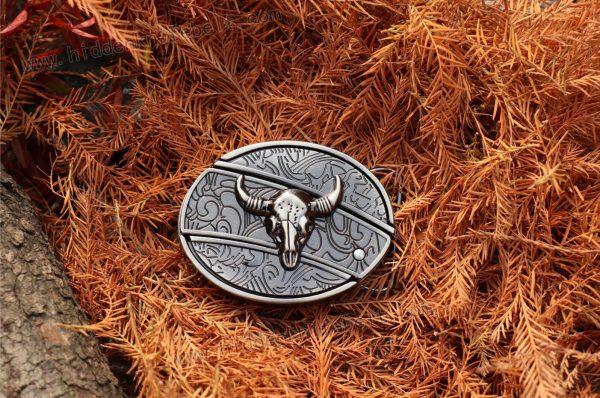 Do you want to show your personality and style? Are you tired of ordinary belt buckles and want to find some more distinctive accessories? Then, you must not miss this bull head knife belt buckle, it is the best match for punk motorcycle style. The design inspiration of this belt buckle comes from the wild western bull head knife. We incorporate the elements of this knife into the design of the belt buckle, creating a unique product, the details of the bull head are also very exquisite, giving a strong visual impact.